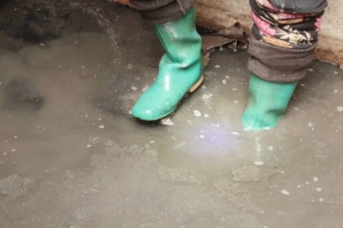    В Челябинске многоквартирный дом на ул. Комарова тонет в горячей воде