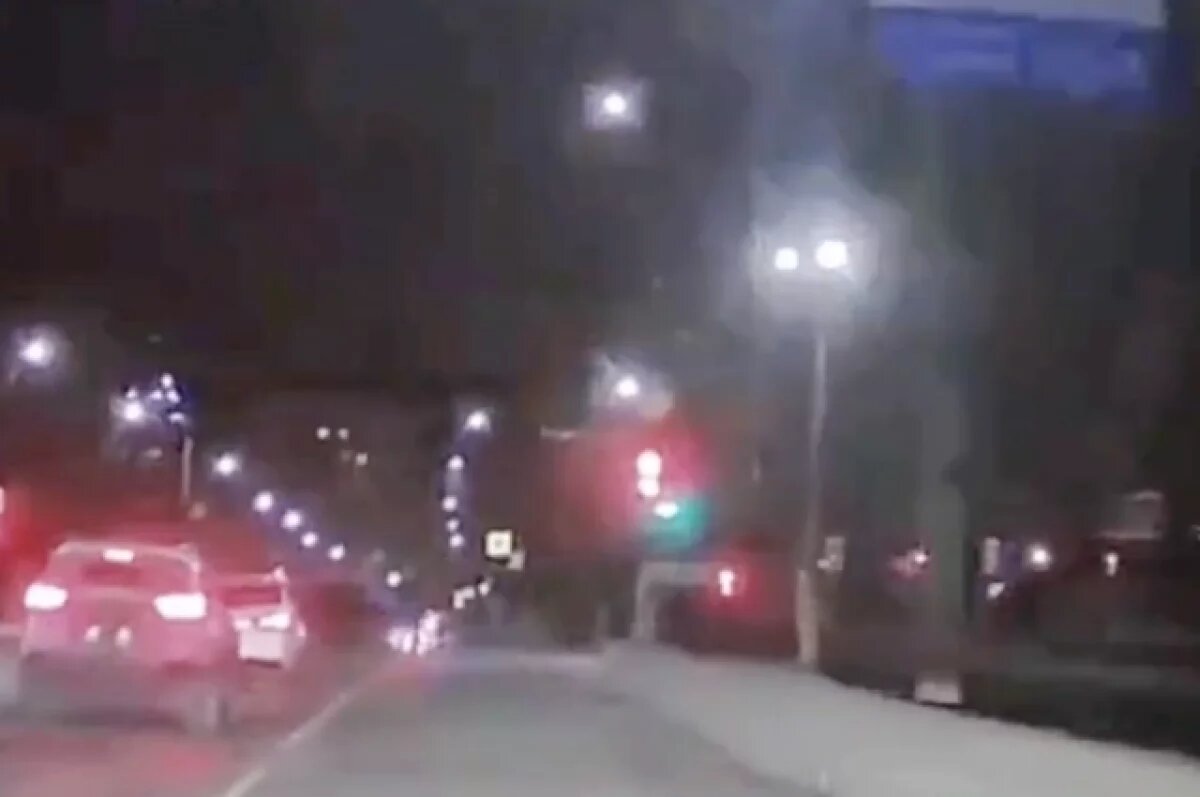    Появилось видео жесткого столкновения подростка-самокатчика с авто в Твери