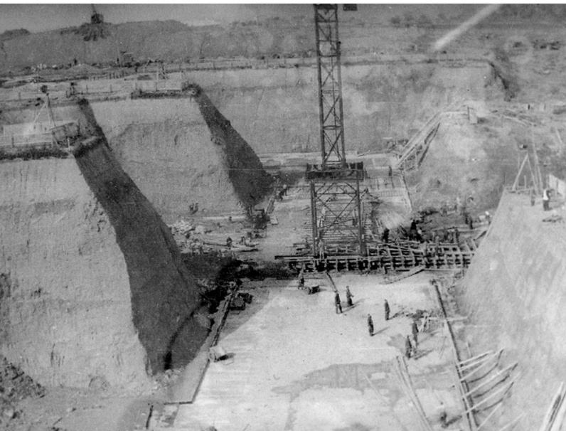 Котлован на месте строительства Главного здания МГУ. Источник: Архив Музея Землеведения МГУ.