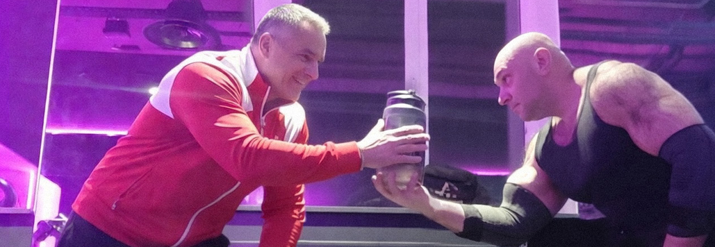 Я и Георгий Мариашвили. Мы здесь проверяем идею Нила Элатраша по подготовке связок к тренировке (тема прошлых статей). А сегодня поговорим про белок.