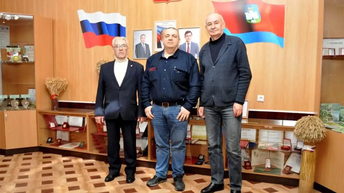 Фото:ВНИИЗБК
Генеральный директор КВН-Агро Виктор Викторович Мясоедов с визитом в ФНЦ зернобобовых и крупяных культур