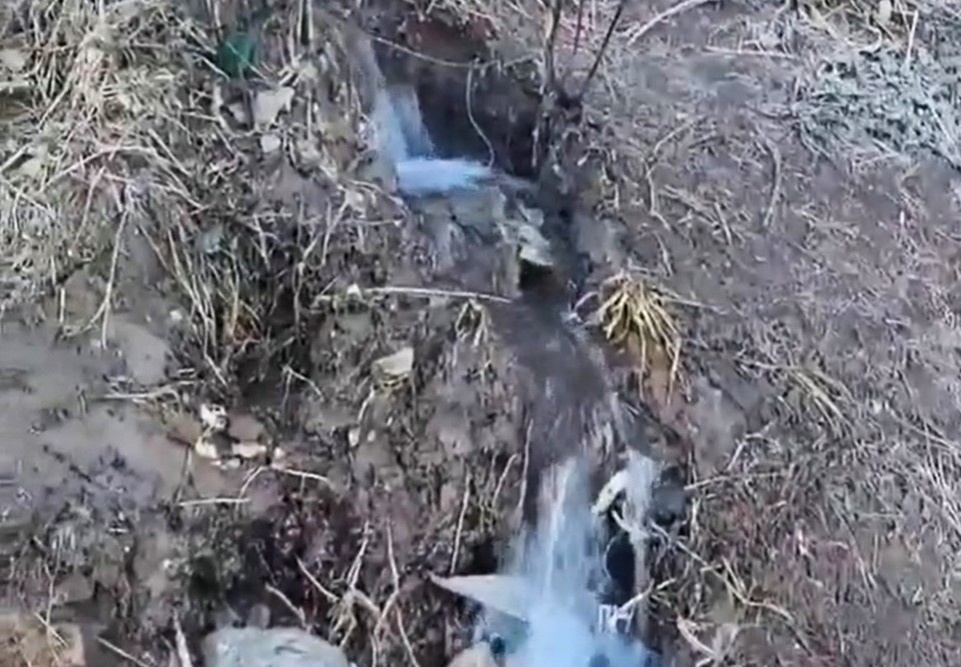    Калужские коммунальщики месяц не замечали ручей на Хрустальном переулке.