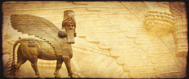 совокупность всех предметов искусства древней месопотамской цивилизации Вавилония в период XIX—VI веков до н. э. и в период Нововавилонского царства (VII—VI века до н. э.). Выросла из культуры предшествовавших цивилизаций Шумера и Аккада.