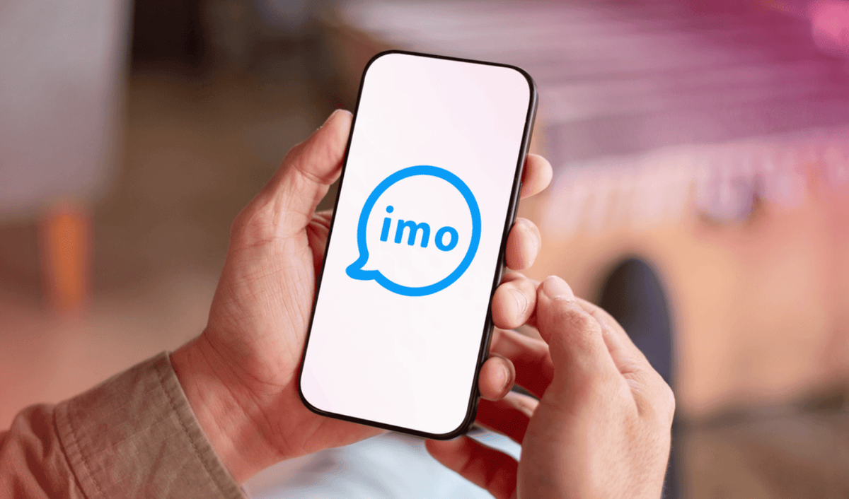    На момент написания статьи мессенджер Imo в России не заблокирован, скачать его бесплатно на русском можно на смартфон с Android или iPhone, а также на компьютер с Windows или ПК на Mac. Фото: gundemebakis.com