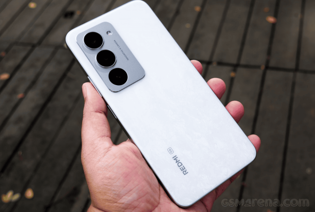    Недорогой телефон Xiaomi REDMI 15 позиционируется как ультимативная «рабочая лошадка» для курьеров, школьников и тех, кому нужен аппарат на каждый день без переплат. Фото: gsmarena.com