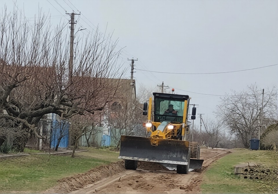    Сельские дороги приводят в порядок. Фото - администрация Мелитополя