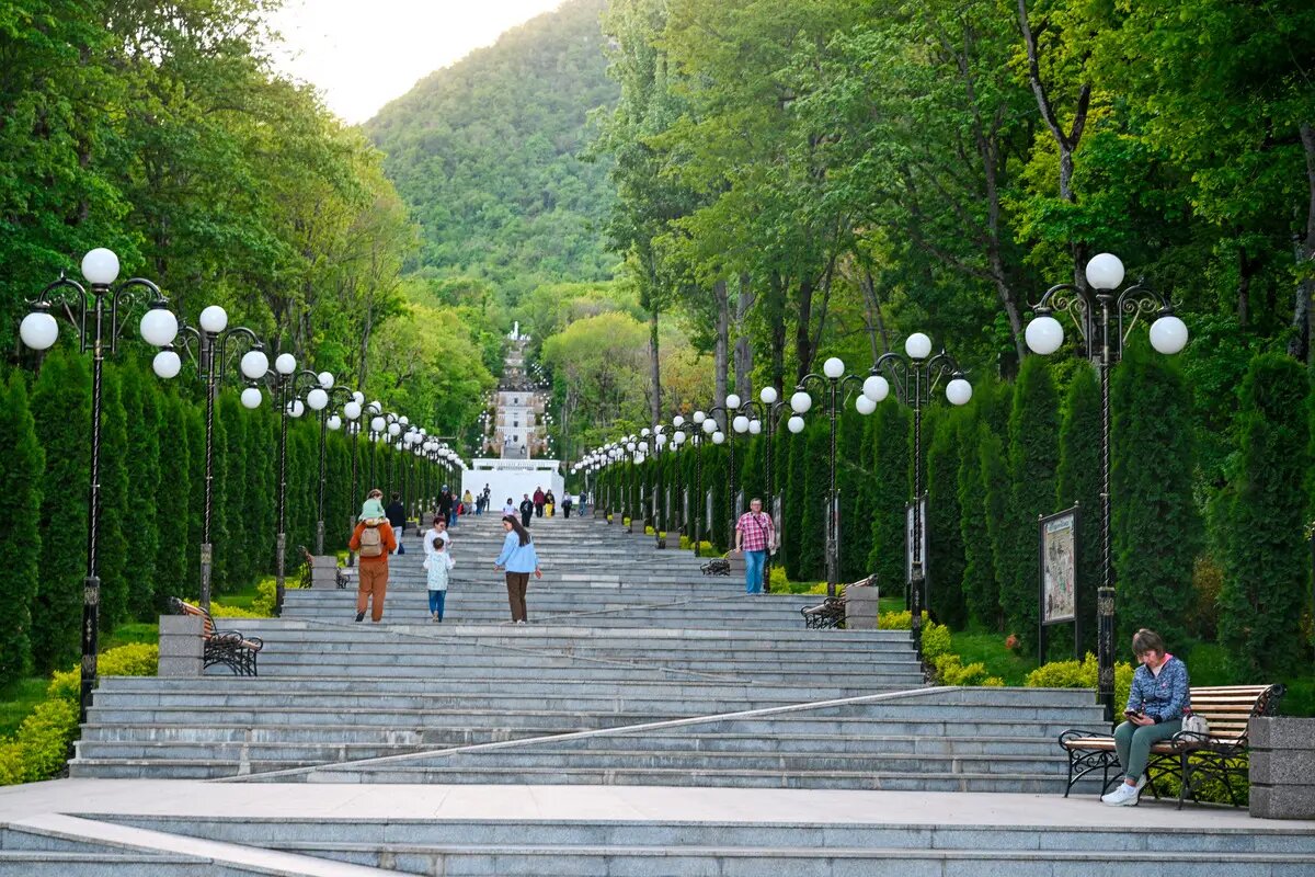    Каскадная лестница в Железноводске. © РИА Новости. Григорий Сысоев