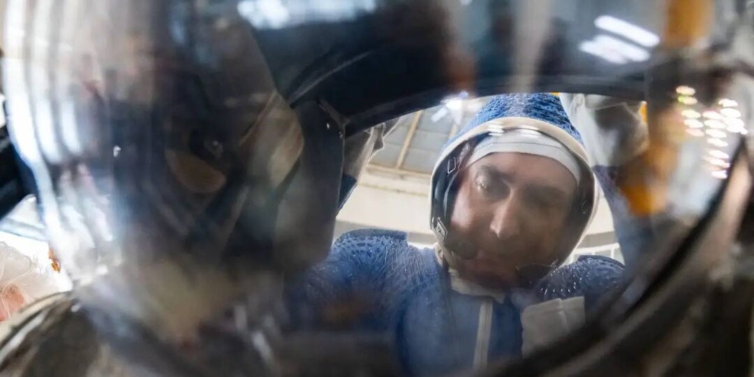 Космонавты Роскосмоса Пётр Дубров и Анна Кикина отработали под водой замену панели в системе терморегулирования российского сегмента МКС