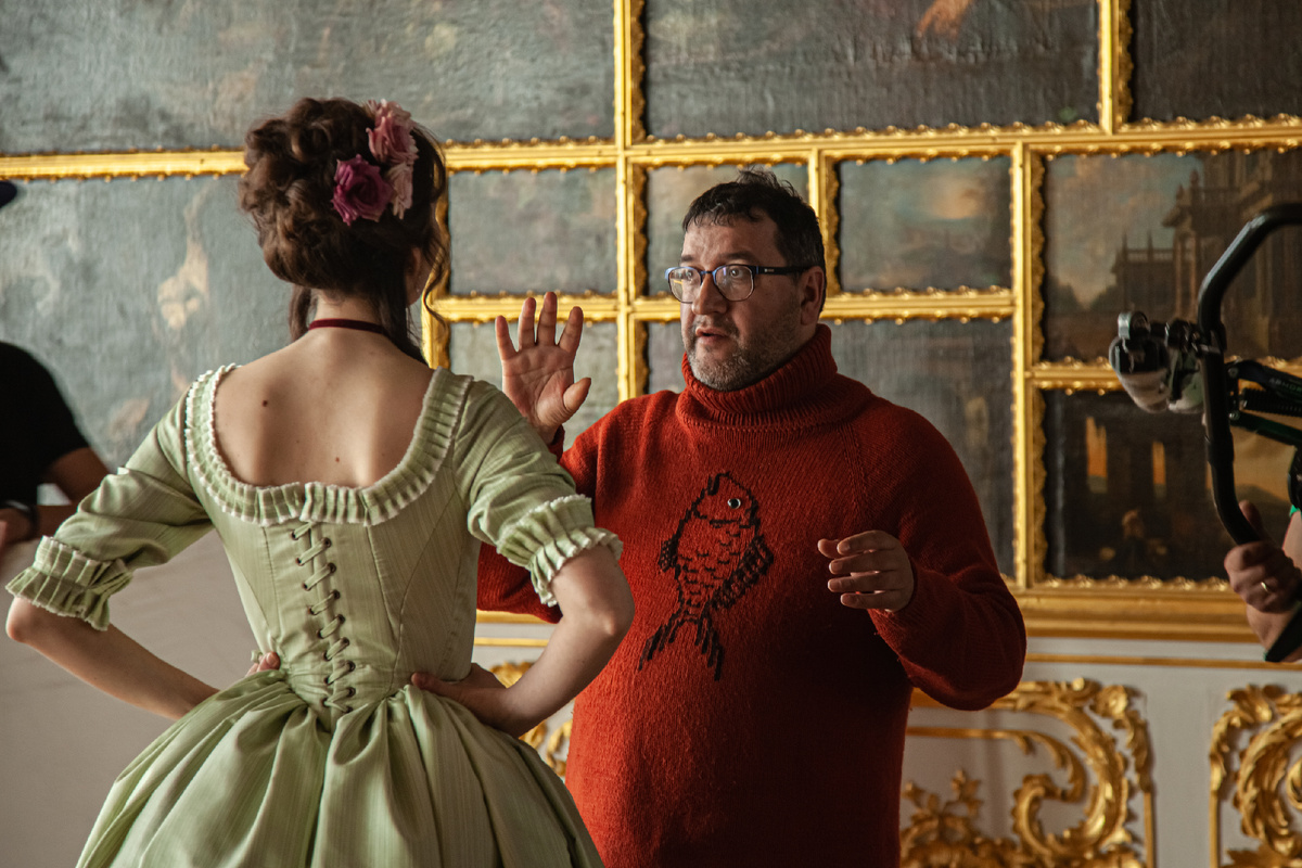 Режиссер Александр Котт на съемочной площадке сериала «Павел. Первый и последний»