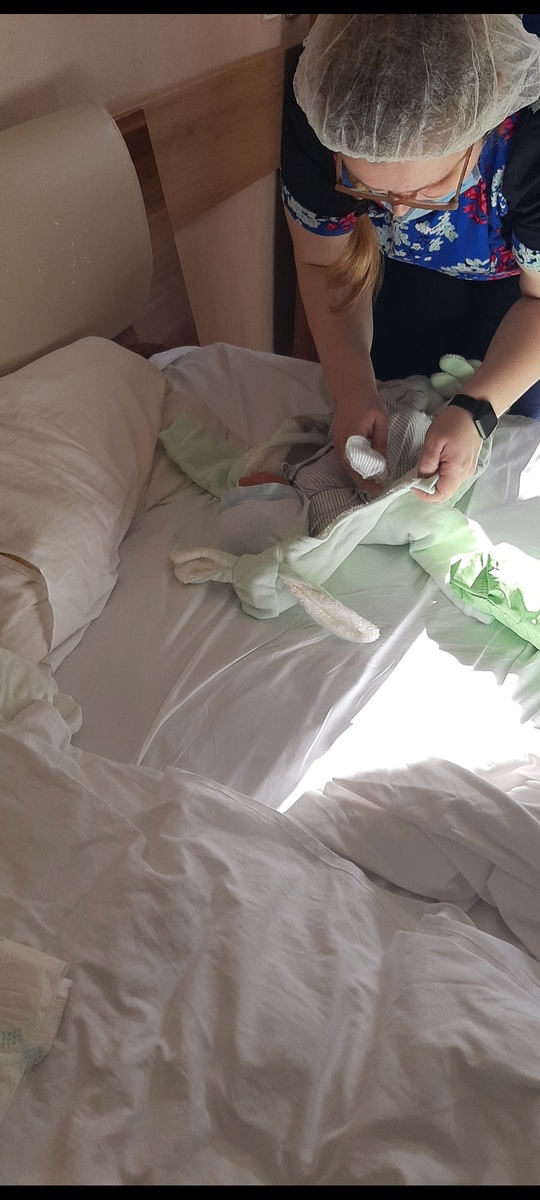 Выдают Сокровище на выписку :))