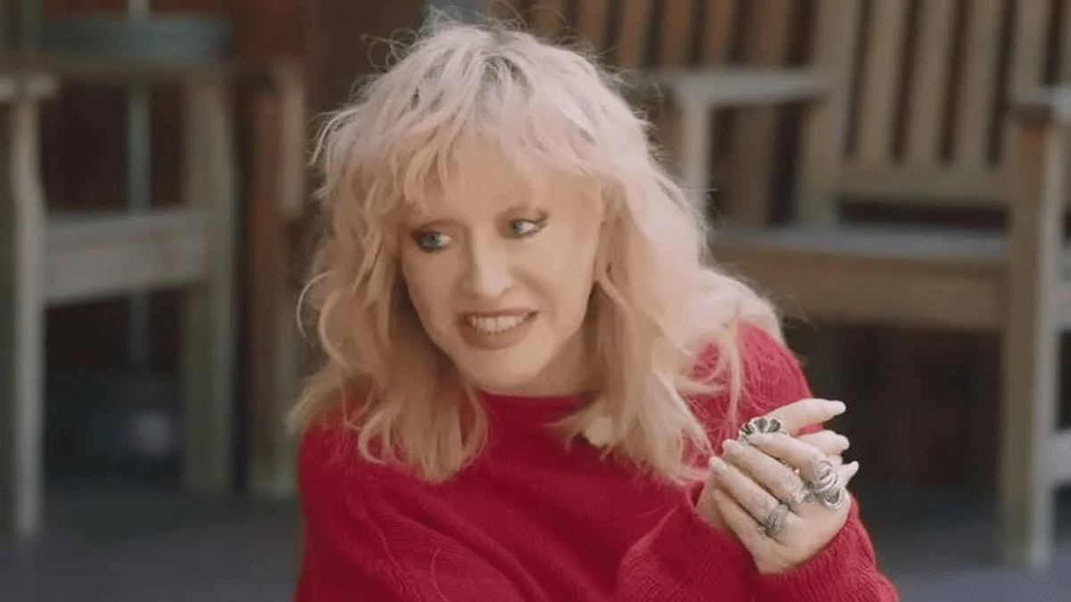 Фото: скриншот видео интервью с Пугачевой