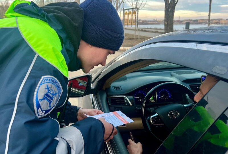 В Сызрани сотрудники Госавтоинспекции выборочно останавливали водителей