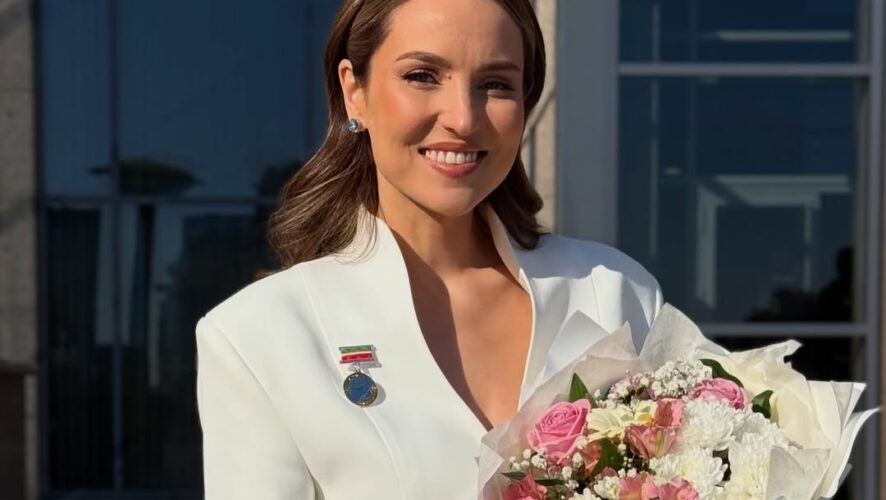 «Спасибо Ришату, вдохновлявшему меня»: Алия Тухватуллина получила звание заслуженного артиста РТ