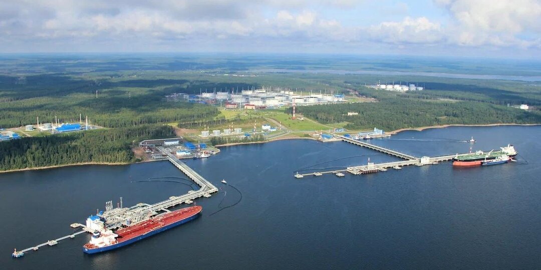 Из-за атаки БПЛА в порту Приморск загорелись ёмкости с нефтепродуктами