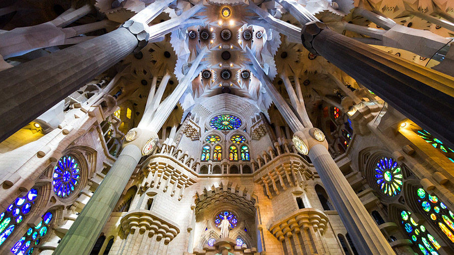 Архитектурное безумие: почему Саграда Фамилия строили 144 года?