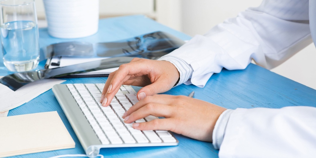 На российских врачах лежит двойная когнитивная нагрузка: клиническая и правовая