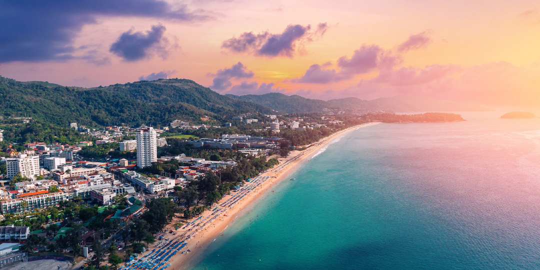 Карон — тот самый пляж, ради которого вообще летят в Таиланд