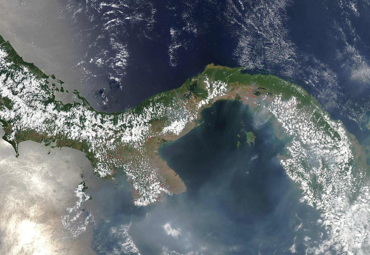 Панамский перешеек со спутника. Источник: https://clck.su/WqZjH