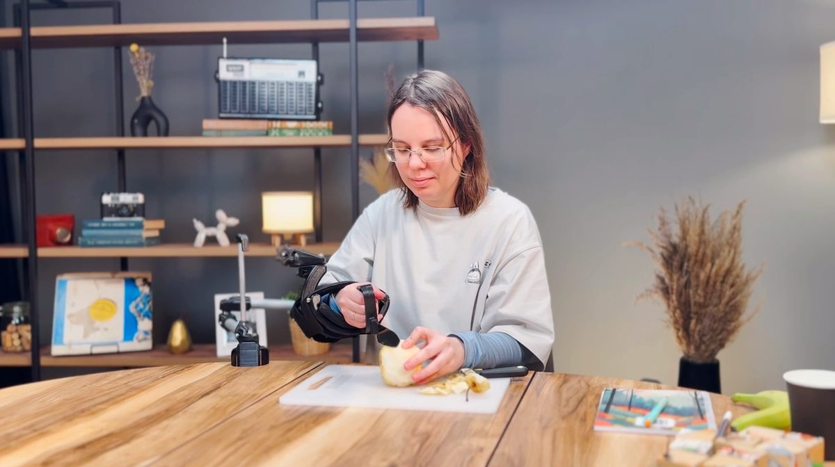 АрмБионик можно использовать при приема пищи