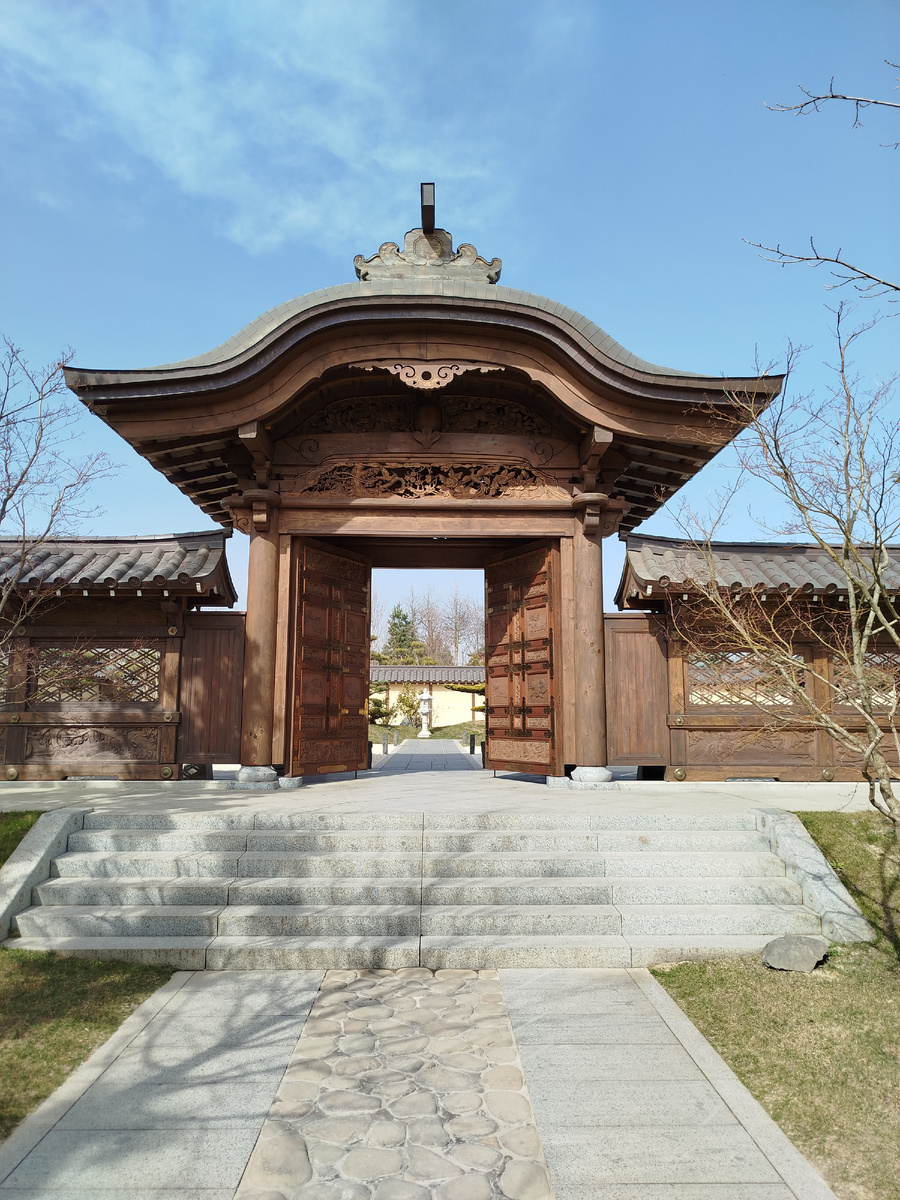 Вход в японский сад в парке Галицкого здесь и далее фото мои, Ворота Карамон