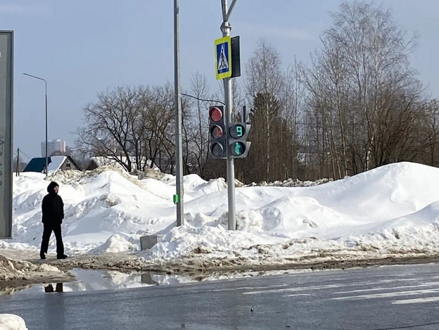    На Энтузиастов в Кирове включили новый светофор