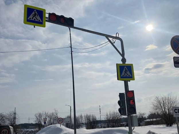    На Энтузиастов в Кирове включили новый светофор