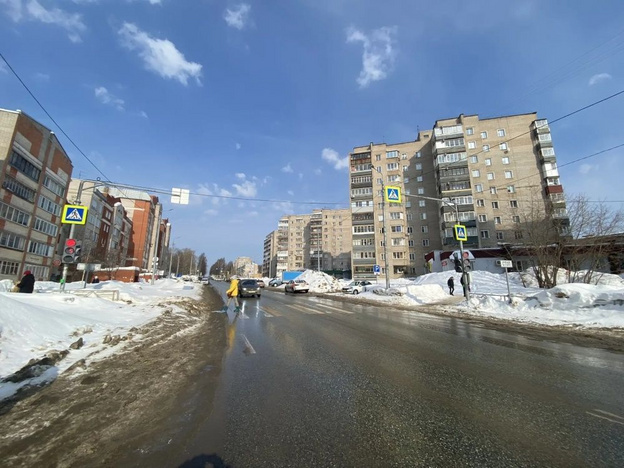    На Энтузиастов в Кирове включили новый светофор