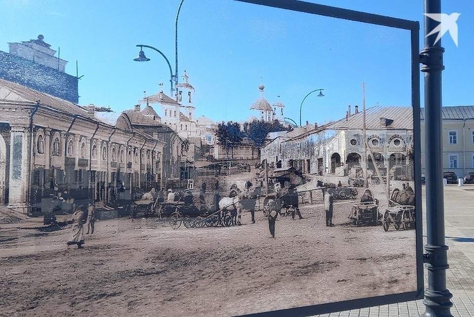    Центральная площадь в позапрошлом веке. Торговые ряды - слева. Фото: Юлия КРУТОВА