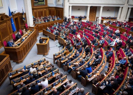    Спектакль для Трампа. Зеленский имитирует парламентский кризис на Украине для продавливания мирного плана через референдум