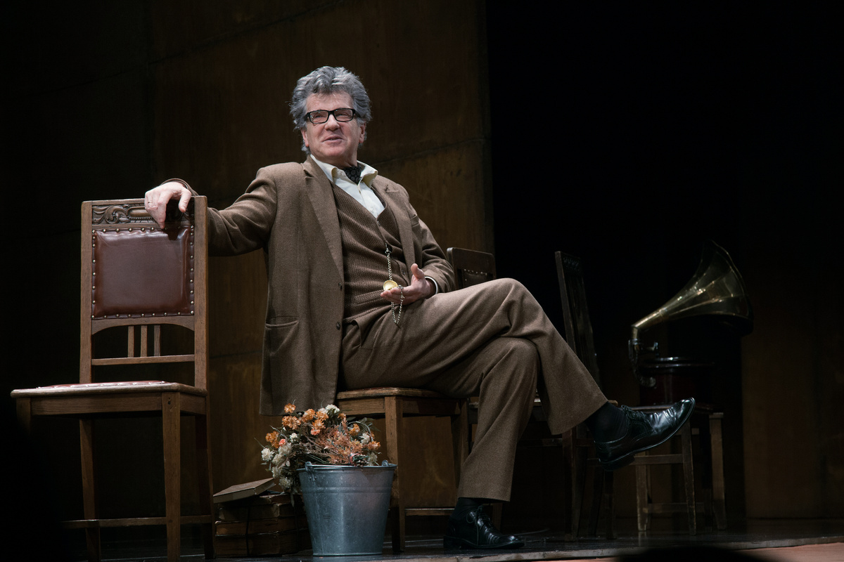  «Талантах и поклонниках» Игорь Костолевский исполняет роль князя Дулебова. «Играть подлецов, может быть, даже интереснее, чем положительных героев», - говорит актер. фото: предоставлено Московским театром имени Вл. Маяковского
