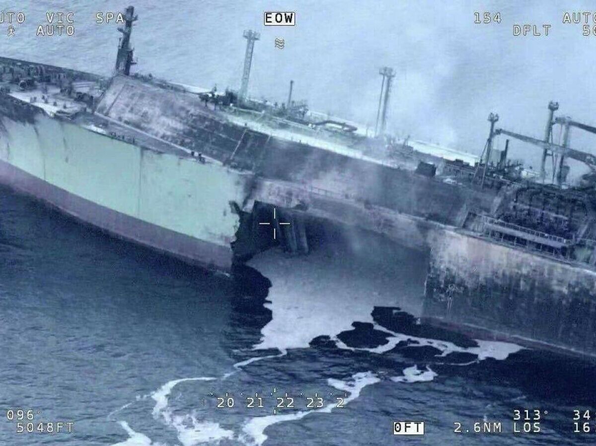    Российский танкер Arctic Metagaz после атаки в Средиземном море | © Соцсети