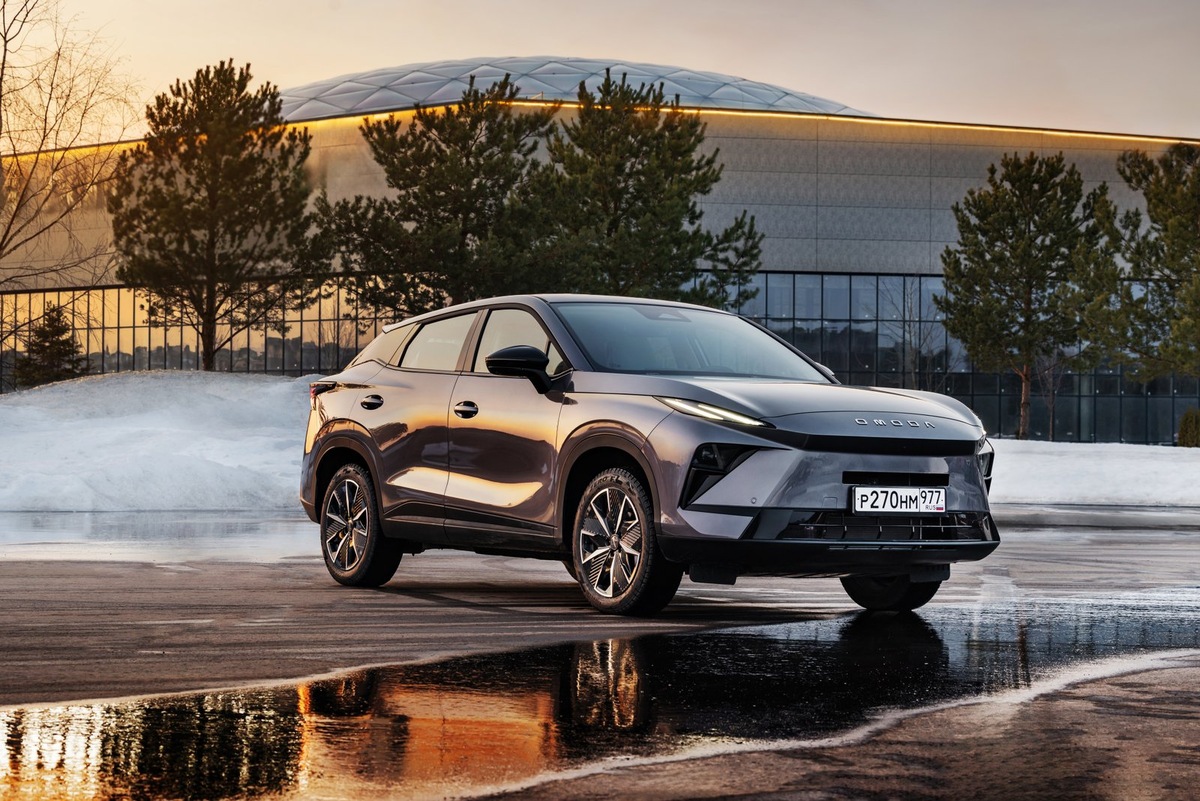    Цветовая гамма пока скромная – серый, белый и черный. Но скоро ее дополнит красный и еще один оттенок серого