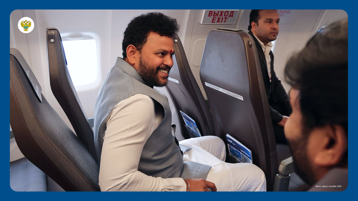 Ил-114-300 пользовался популярностью среди участников и посетителей выставки в Индии (на фото — министр гражданской авиации Индии в кресле РА60)