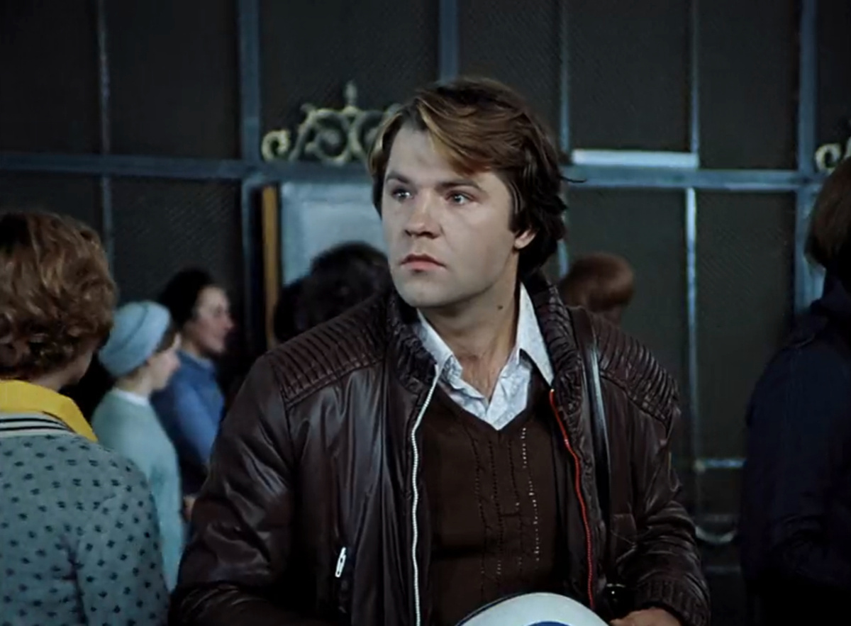 Кадр из кинофильма "Служебный роман", 1977 г., режиссер Эльдар Рязанов, сценаристы Эмиль Брагинский, Эльдар Рязанов, композитор Андрей Петров (скриншот)