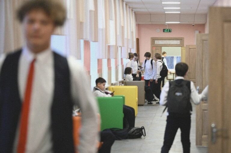    Иллюстрация к материалу: Оценки за поведение вернутся в российские школы с 2026 года