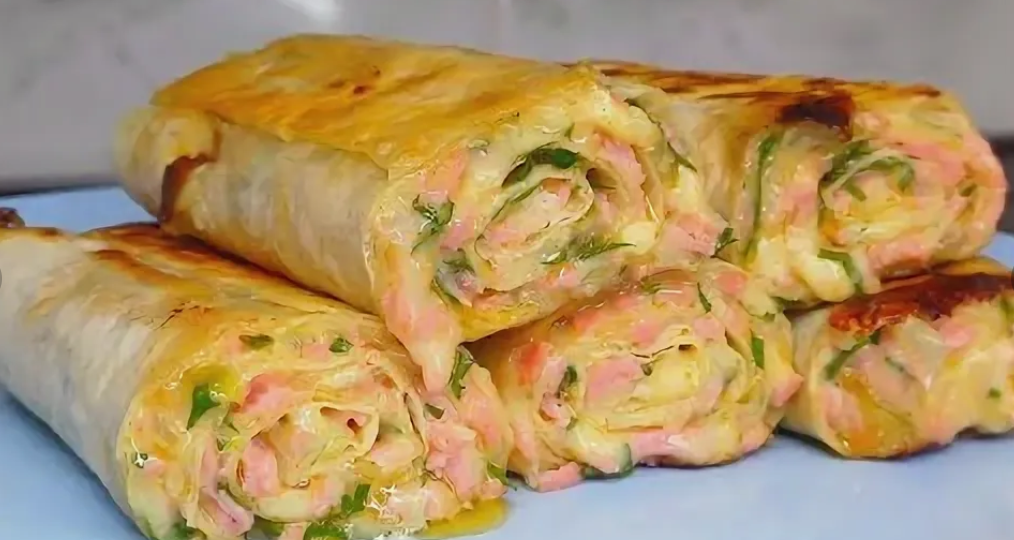 Рулетики из лаваша на сковороде для самых ленивых. Сочная начинка в лаваше
