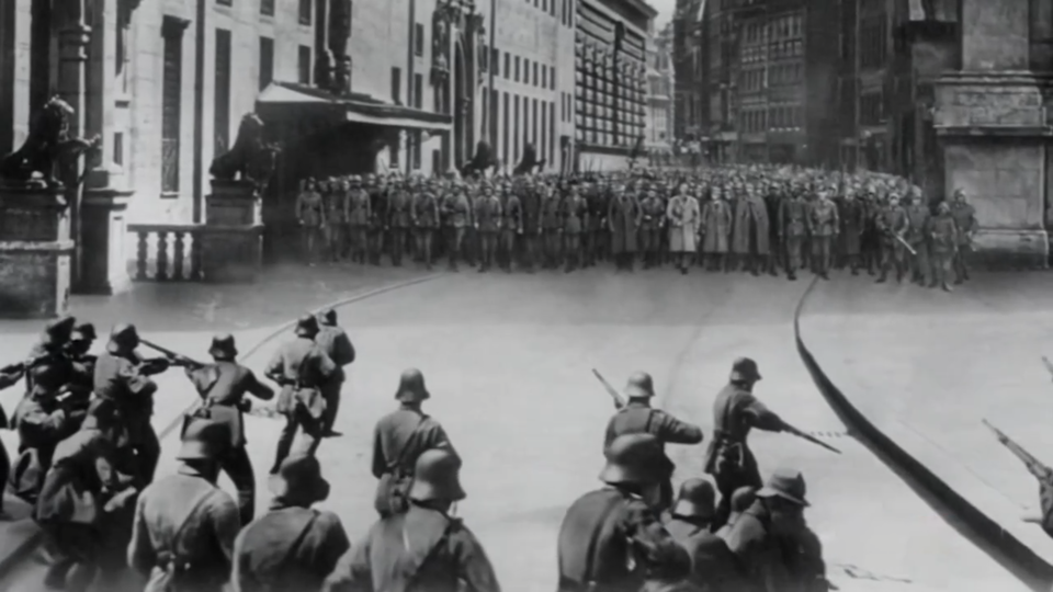 ФОТО: Кадр из программы "Момент в истории", РЕН ТВ