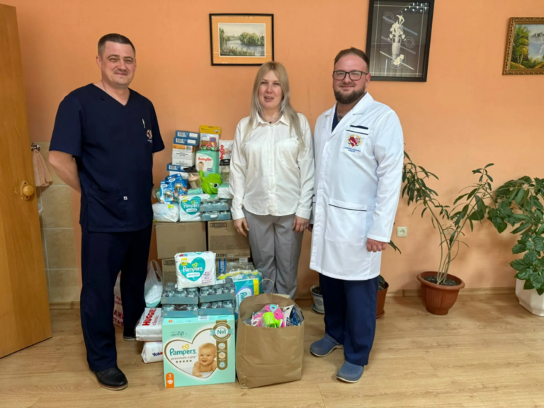    Оренбургские детские врачи принимают пациентов в Херсонской области Оренбуржье