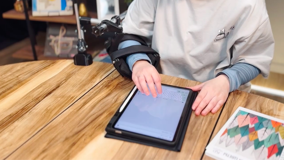 Пример включения руки в бытовые задачи, интересные для пациента