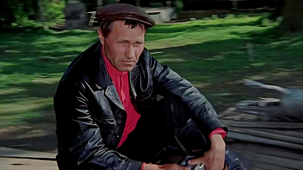 Кадр из к/ф «Калина красная» (1974). Василий Шукшин.