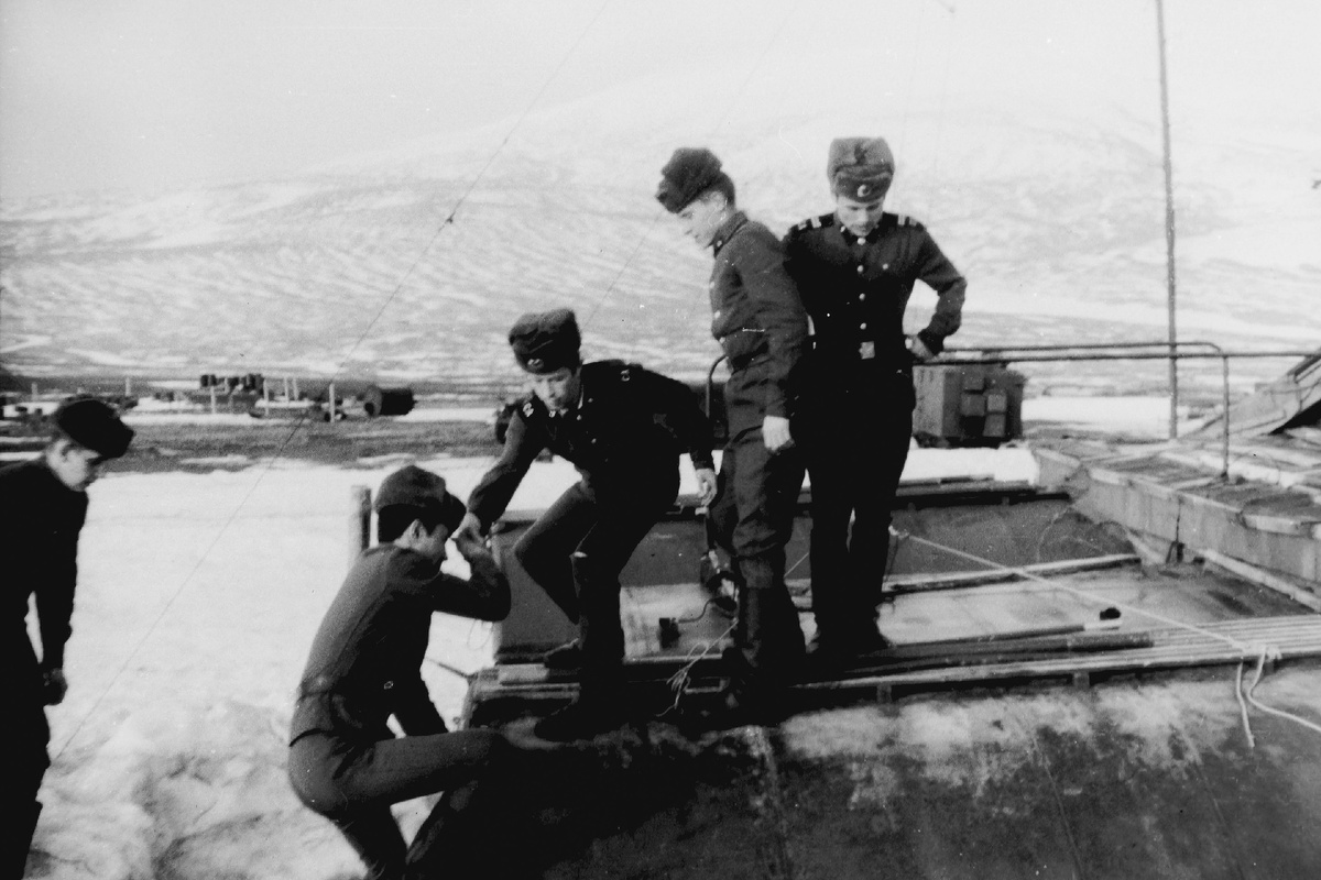 А это подготовка к предыдущему кадру :-) На мой взгляд, этот кадр даже живее.