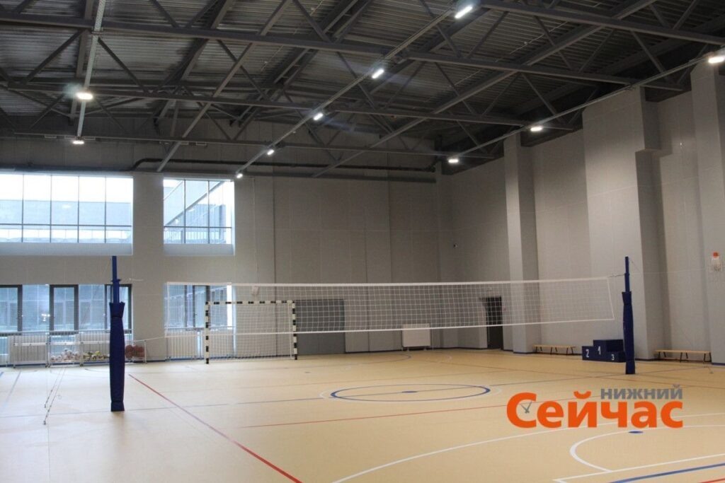    В школе есть два спортзала: игровой и снарядный. В "Школе 800", заметил Марк Сартан, спорту вообще уделяют много внимания. Редакция nn-now