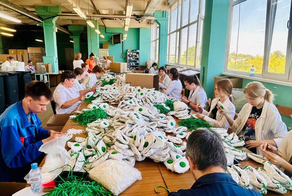    Школьникам дают возможность получить первый трудовой опыт. ПТО