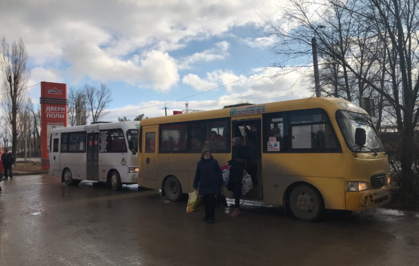 Минтранс Ростовской области грозит карой транспортным компаниям за несоблюдение расписания общественного транспорта