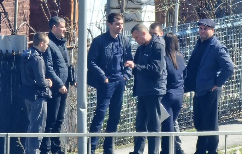 На месте нападения мужчины на школьниц в Волгодонске проводятся следственные мероприятия