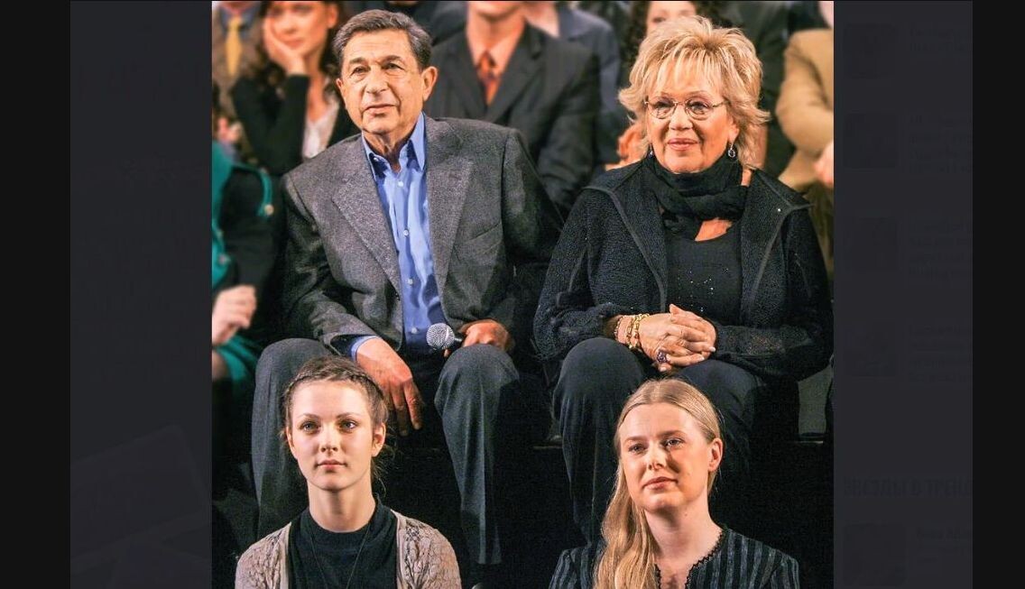 Елена до сих пор работает в "Современнике", говорит, что ей очень повезло, поскольку застала прежнюю актёрскую школу