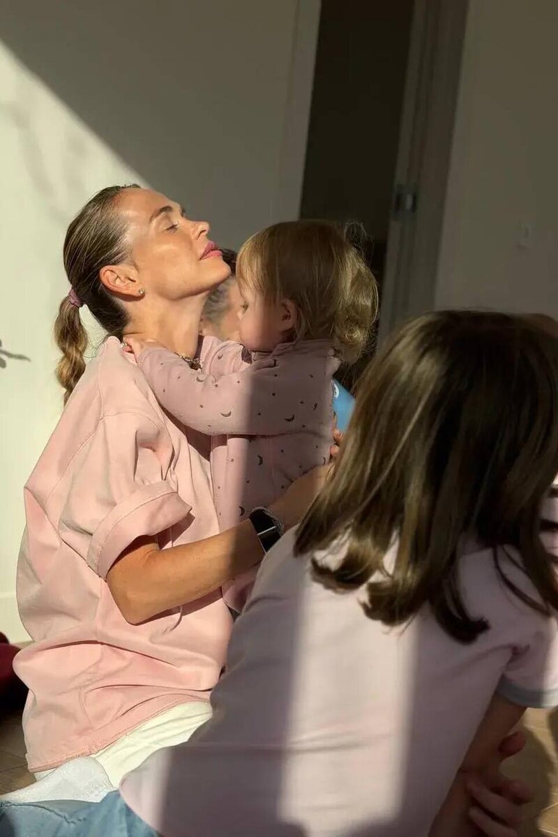    Анна Хилькевич с детьми Соцсети