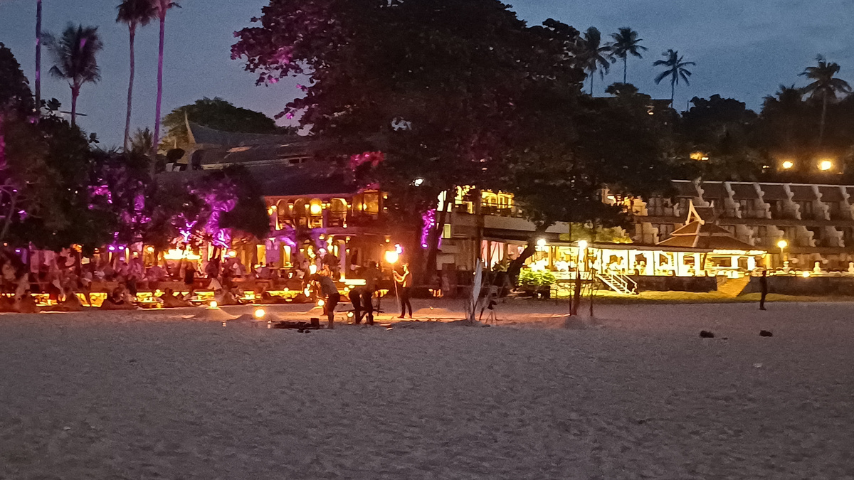 Пляж Карон, FireShow. 2025 Фото автора