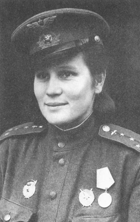 Гвардии капитан Ирина Дрягина. 1945 г.