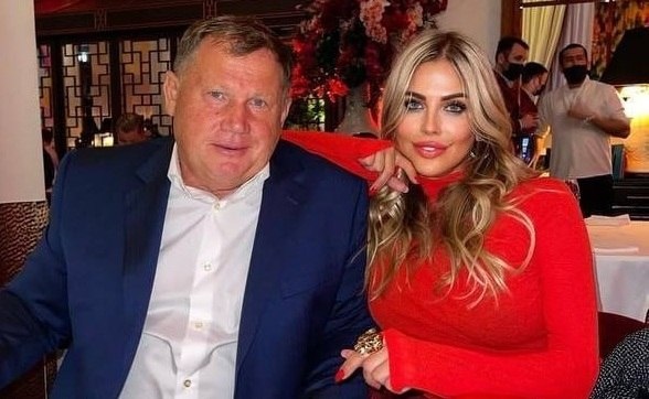 Самый богатый депутат "запретил" полицейским жаловаться на зарплату. Все вопросы сняла его биография